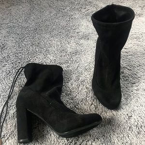 Black Cloth Heels Size: 7/8